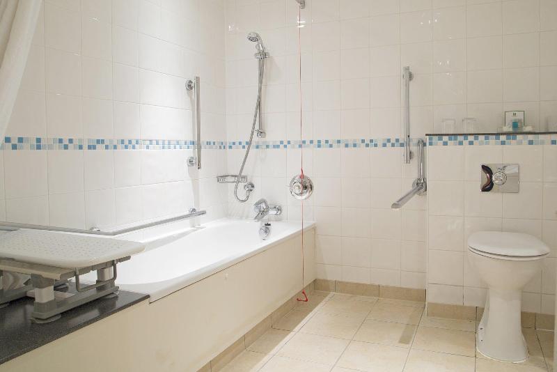 اتاق استاندارد برای معلولان, Holiday Inn Guildford, An Ihg