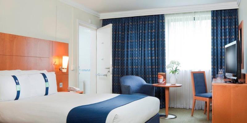 اتاق استاندارد برای معلولان, Holiday Inn Guildford, An Ihg