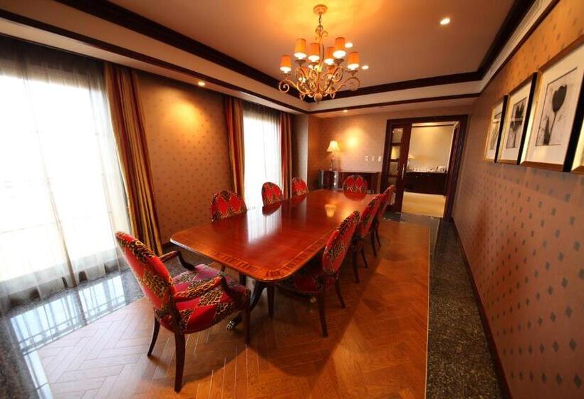 سوئیت با وان آب گرم, Mito Plaza