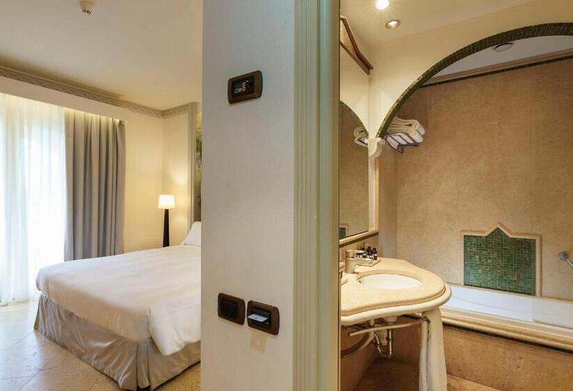 Deluxe Room with Terrace, Romano Palace Luxury