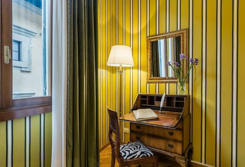 اتاق استاندارد یک نفره, Room Mate Isabella