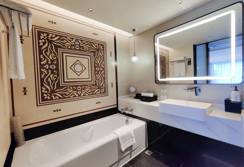 اتاق استاندارد با تخت بزرگ, Swissôtel Shenyang