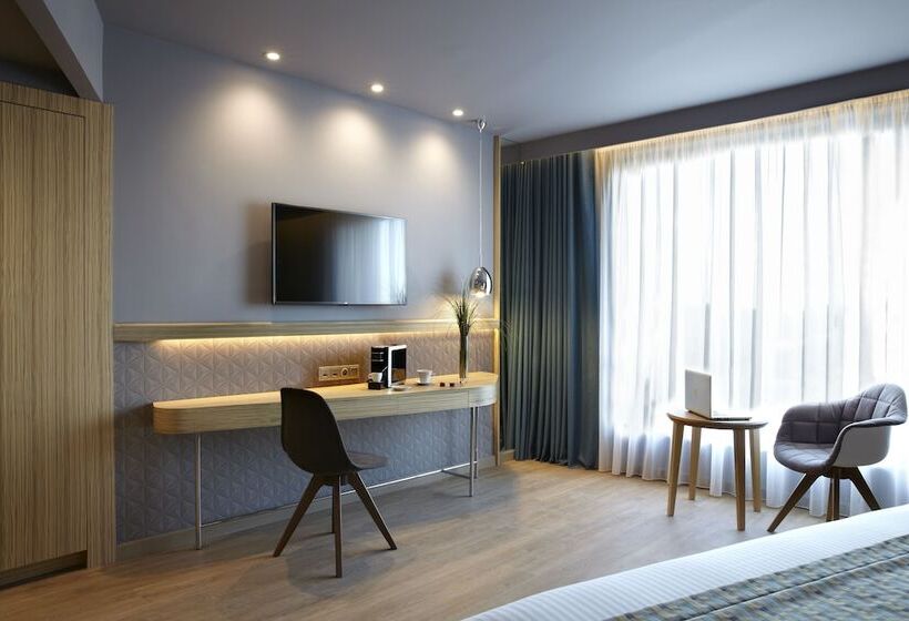 اتاق استاندارد با چشم‌انداز شهر, Wyndham Grand Athens