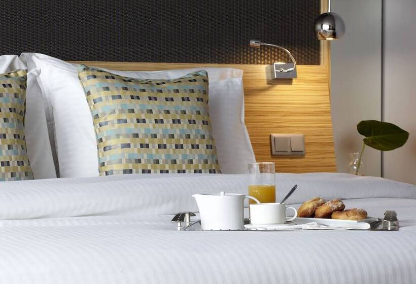 اتاق استاندارد با چشم‌انداز شهر, Wyndham Grand Athens
