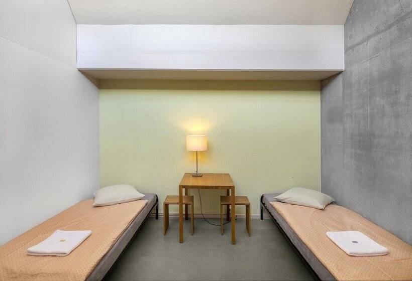 标准四人间共用浴室, Lausanne Youth Hostel Jeunotel