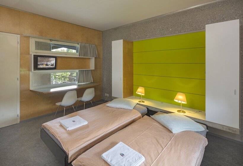 Standaard Vierpersoonskamer met Gedeelde Badkamer, Lausanne Youth Hostel Jeunotel