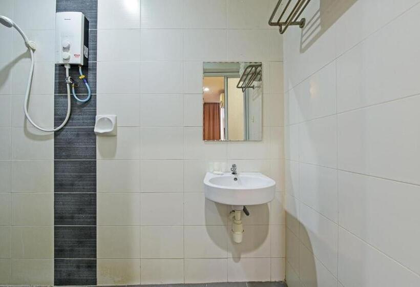 اتاق لوکس سه تخته, Avatarr Hotel By Oyo Rooms