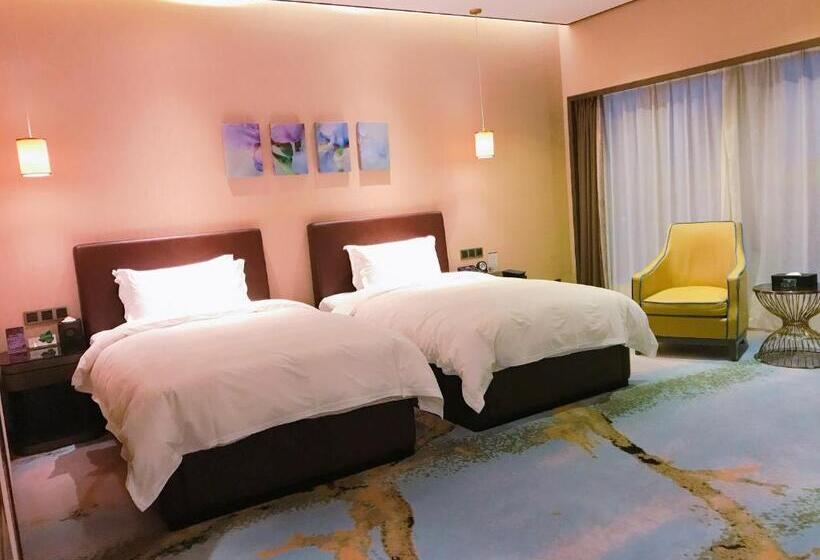 اتاق لوکس, The Pearl Boutique