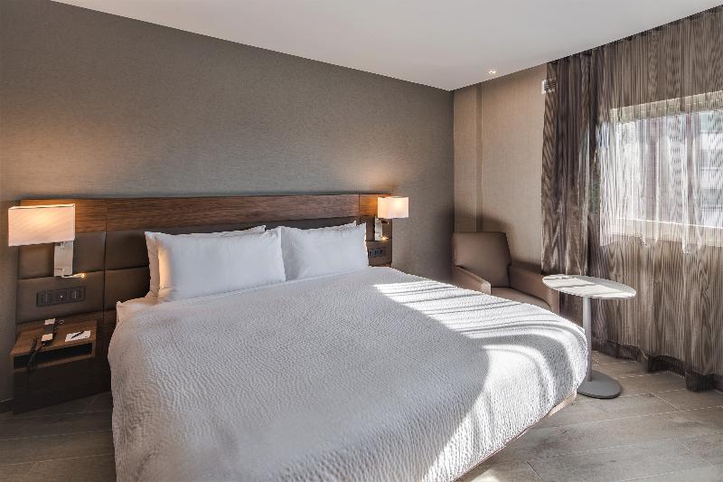 اتاق استاندارد با تخت بزرگ, Ac Hotel By Marriott Guadalajara Expo