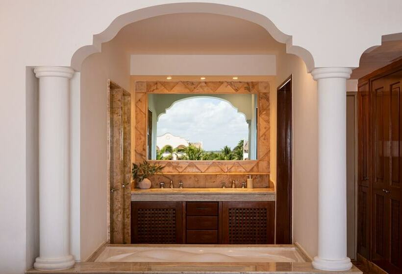 سوییت با چشم‌انداز استخر, Excellence Riviera Cancun All Inclusive - Adults Only