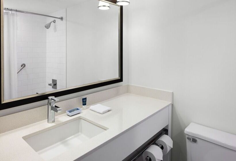 스위트, Four Points By Sheraton Edmonton South