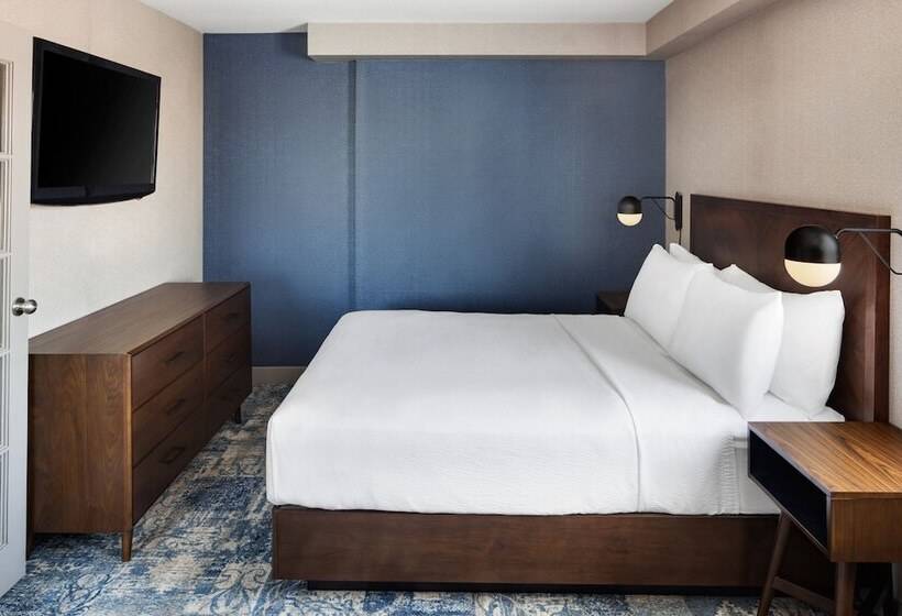 스위트, Four Points By Sheraton Edmonton South