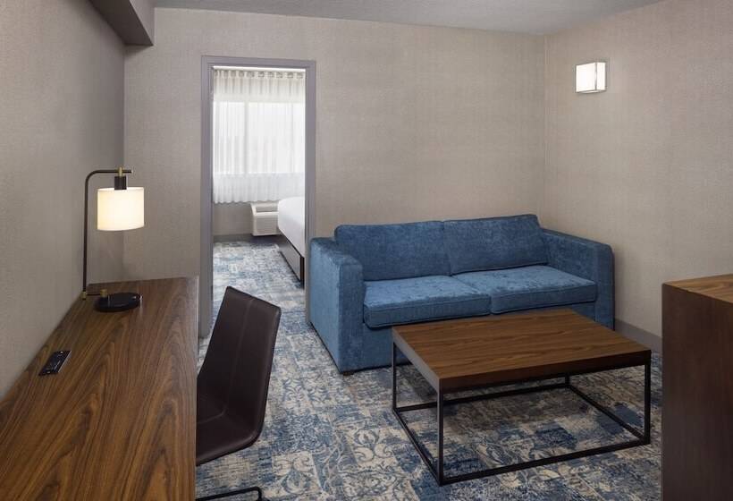 스위트, Four Points By Sheraton Edmonton South
