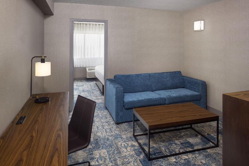 스위트 킹사이즈 침대, Four Points By Sheraton Edmonton South