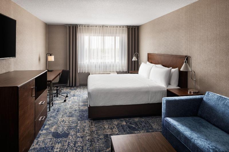 스탠다드 룸 킹사이즈 침대, Four Points By Sheraton Edmonton South