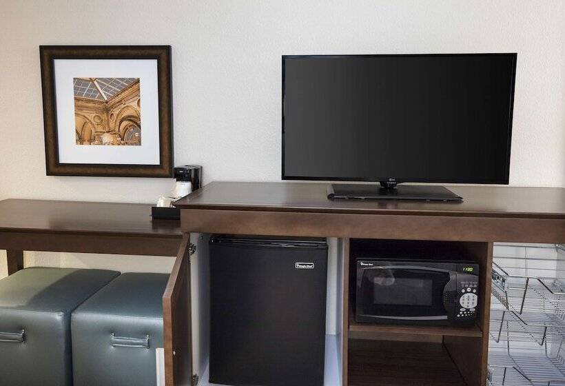 Standard Room, Hampton Inn West Palm Beach Central Airport