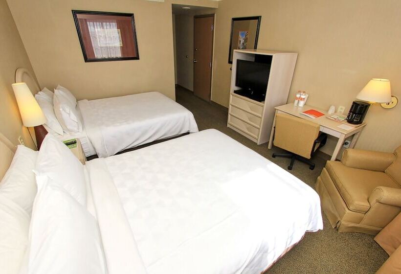 带2个双人床的标准工作室, Holiday Inn Leon Convention Center, An Ihg