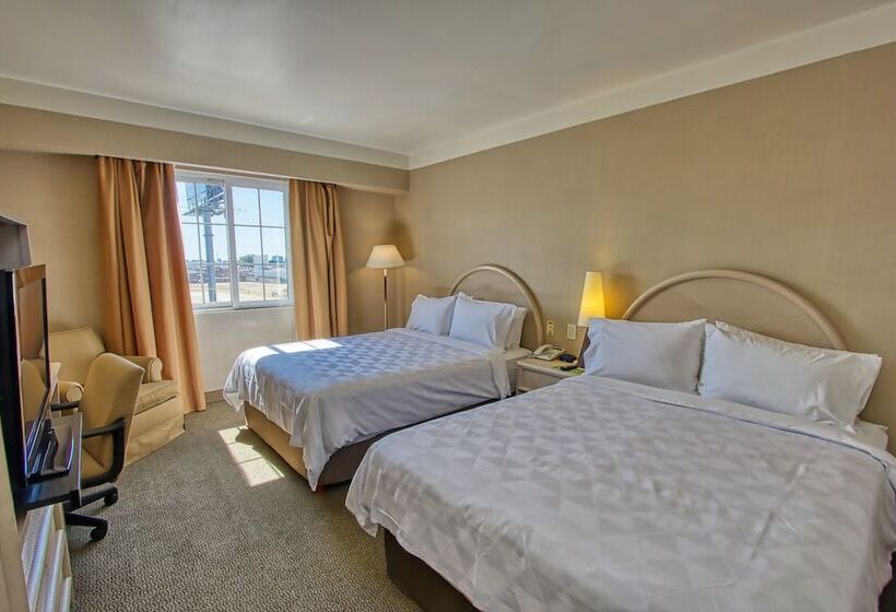 带2个双人床的标准工作室, Holiday Inn Leon Convention Center, An Ihg