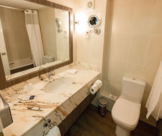 اتاق استاندارد, Holiday Inn Newport, An Ihg