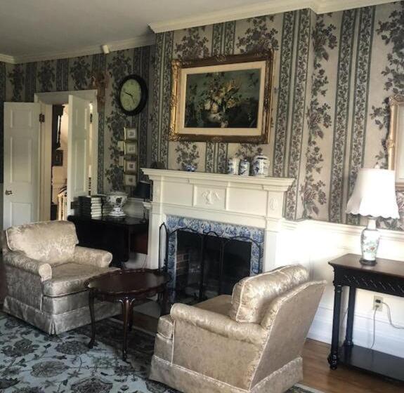 استودیوی لوکس, Kingsbrae Arms Inn