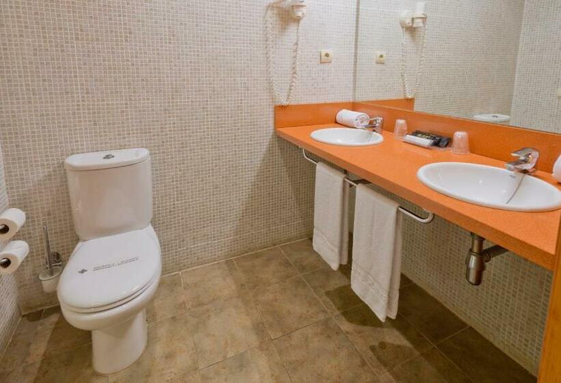 اتاق استاندارد سه نفره, Vilar Rural De Sant Hilari Sacalm By Serhs Hotels