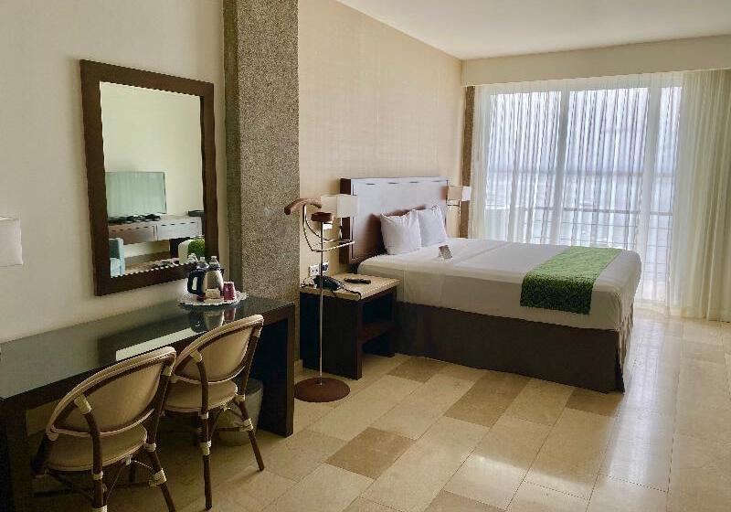 سوییت جونیور, Seven Crown La Paz Malecon