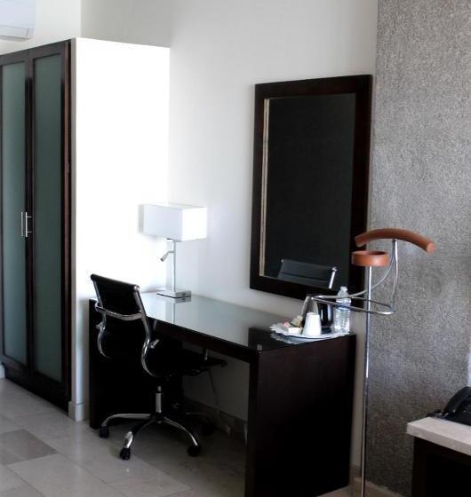 سوییت جونیور, Seven Crown La Paz Malecon