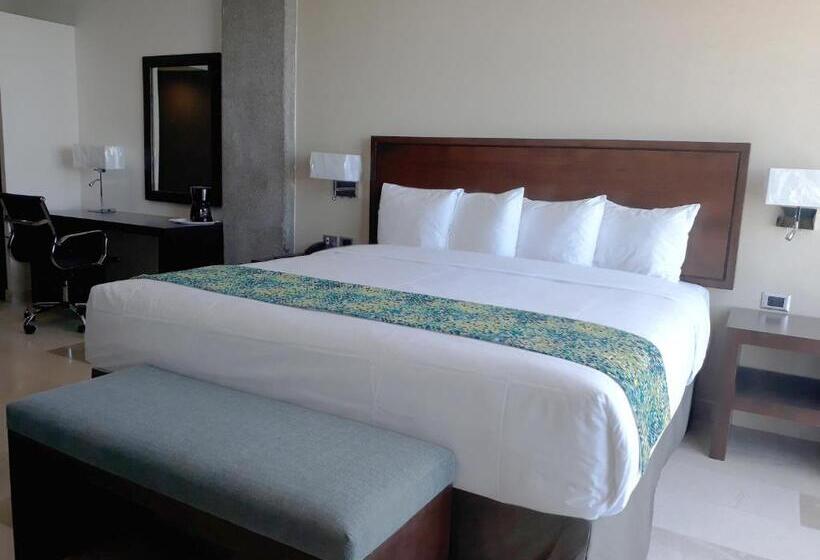 سوییت جونیور, Seven Crown La Paz Malecon
