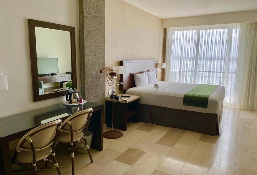 سوییت جونیور, Seven Crown La Paz Malecon