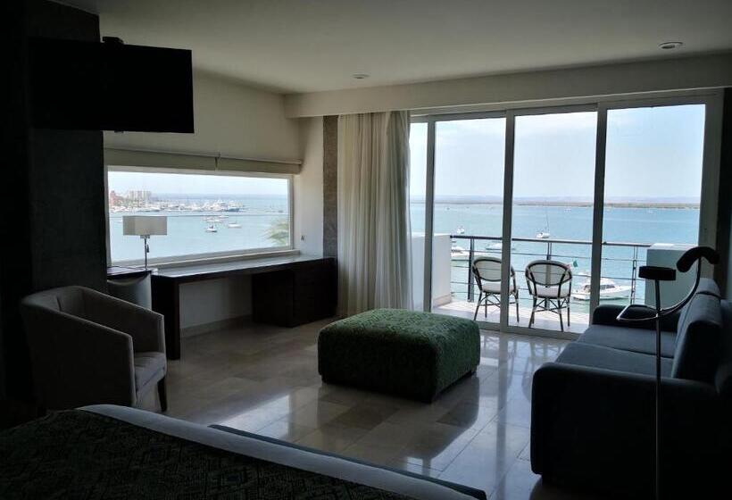 سوئیت مستر, Seven Crown La Paz Malecon