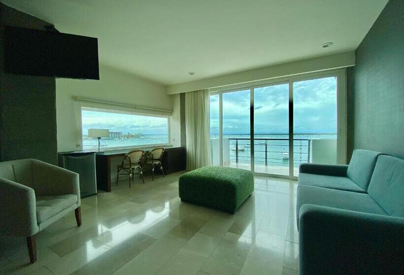 سوئیت مستر, Seven Crown La Paz Malecon