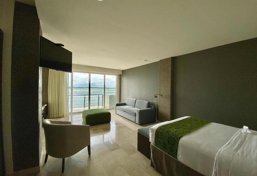 سوئیت مستر, Seven Crown La Paz Malecon