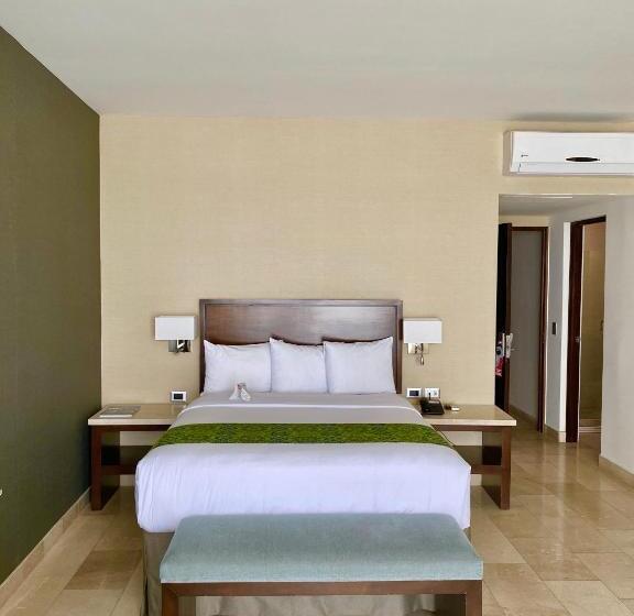 سوئیت مستر, Seven Crown La Paz Malecon