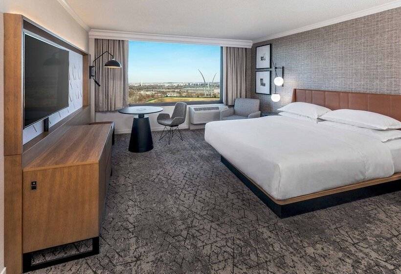 Deluxe Room with Views, Sheraton Pentagon City