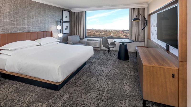 اتاق استاندارد با تخت بزرگ, Sheraton Pentagon City