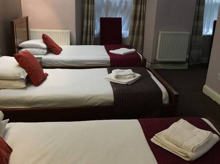 اتاق استاندارد سه نفره, Merchant City Inn