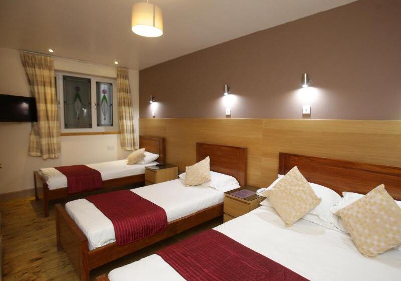 اتاق استاندارد چهار تخته, Merchant City Inn