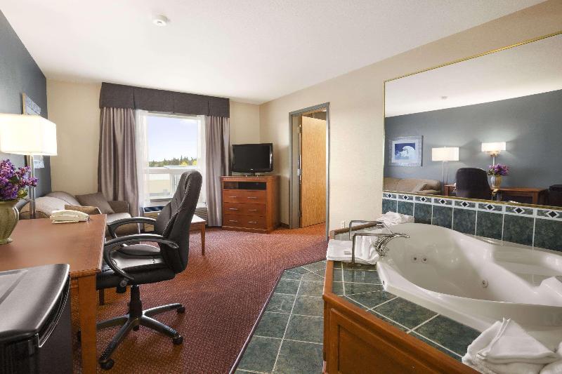 سوئیت با تخت بزرگ, Super 8 By Wyndham Whitecourt