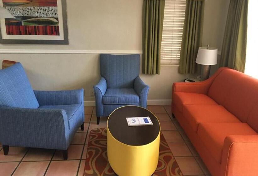 استودیوی استاندارد, Silver Seas Beach Resort