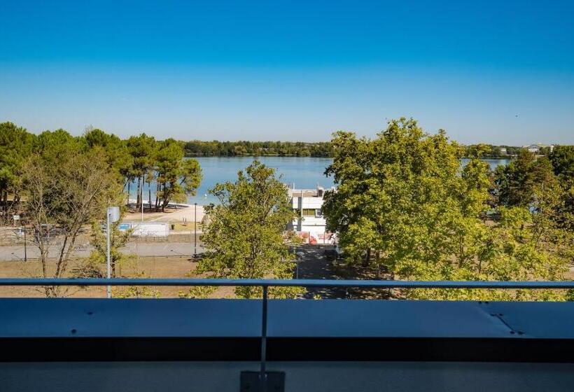 1 Bedroom Apartment Lake View, Live S Bordeaux Lac
