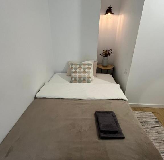 اتاق استاندارد یک تخته با سرویس بهداشتی مشترک, Hola Hostel Alicante