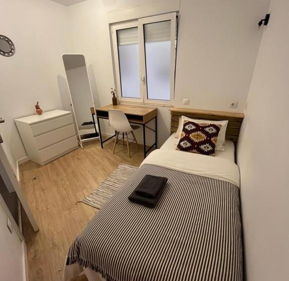 اتاق استاندارد یک تخته با سرویس بهداشتی مشترک, Hola Hostel Alicante