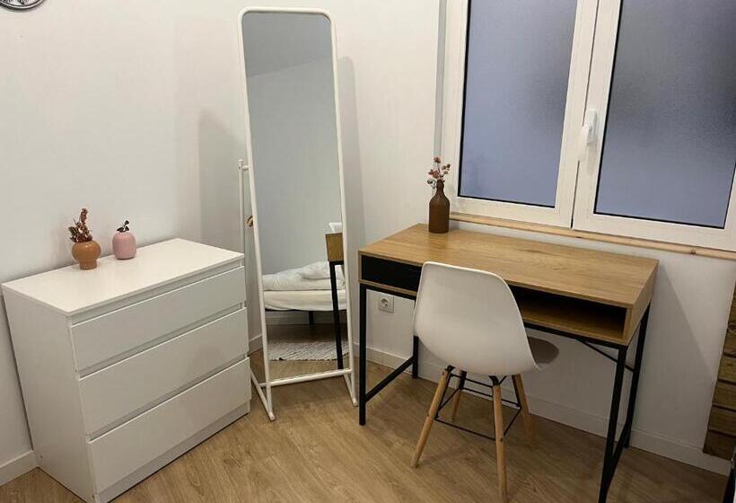 اتاق استاندارد یک تخته با سرویس بهداشتی مشترک, Hola Hostel Alicante