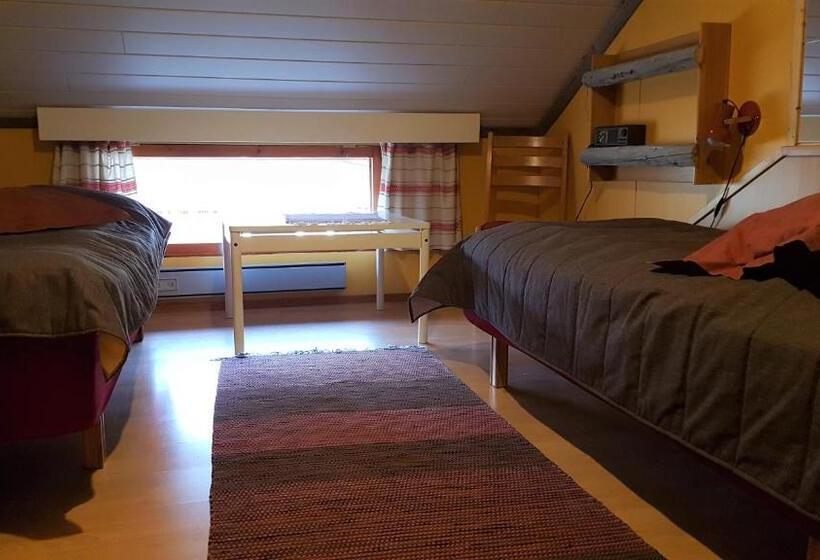 اتاق استاندارد یک تخته با سرویس بهداشتی مشترک, Hostel Sivakka
