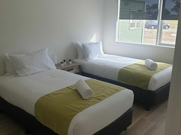 کابین, Lara Lodge