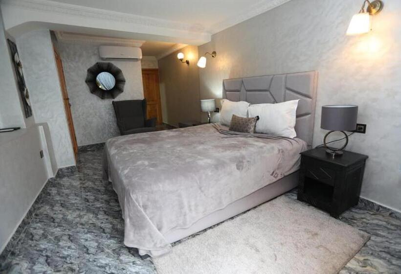 Suite with Terrace, Equi Palace & Spa Near Aeroport