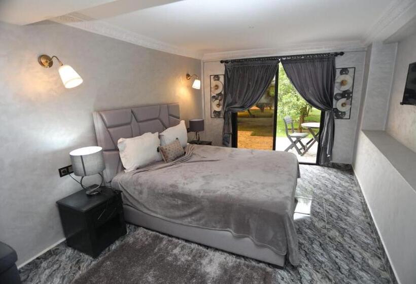 Suite with Terrace, Equi Palace & Spa Near Aeroport