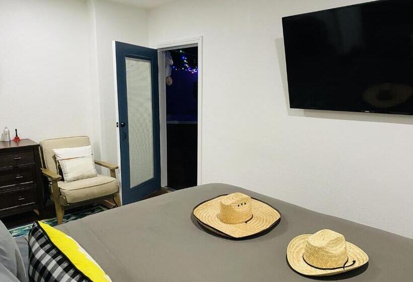 اتاق استاندارد با تخت بزرگ, Mi Kasa Hot Springs 420,adults Only, Clothing Optional