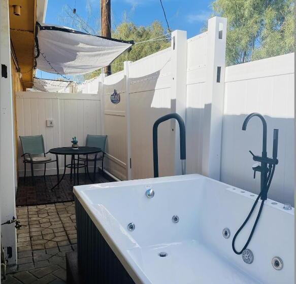 اتاق استاندارد با تخت بزرگ, Mi Kasa Hot Springs 420,adults Only, Clothing Optional
