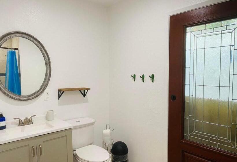 اتاق استاندارد با تخت بزرگ, Mi Kasa Hot Springs 420,adults Only, Clothing Optional